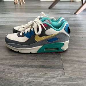 Nike air shoes womens or kids